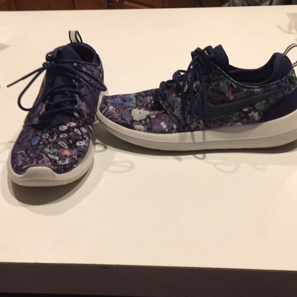 nike women's floral running shoes